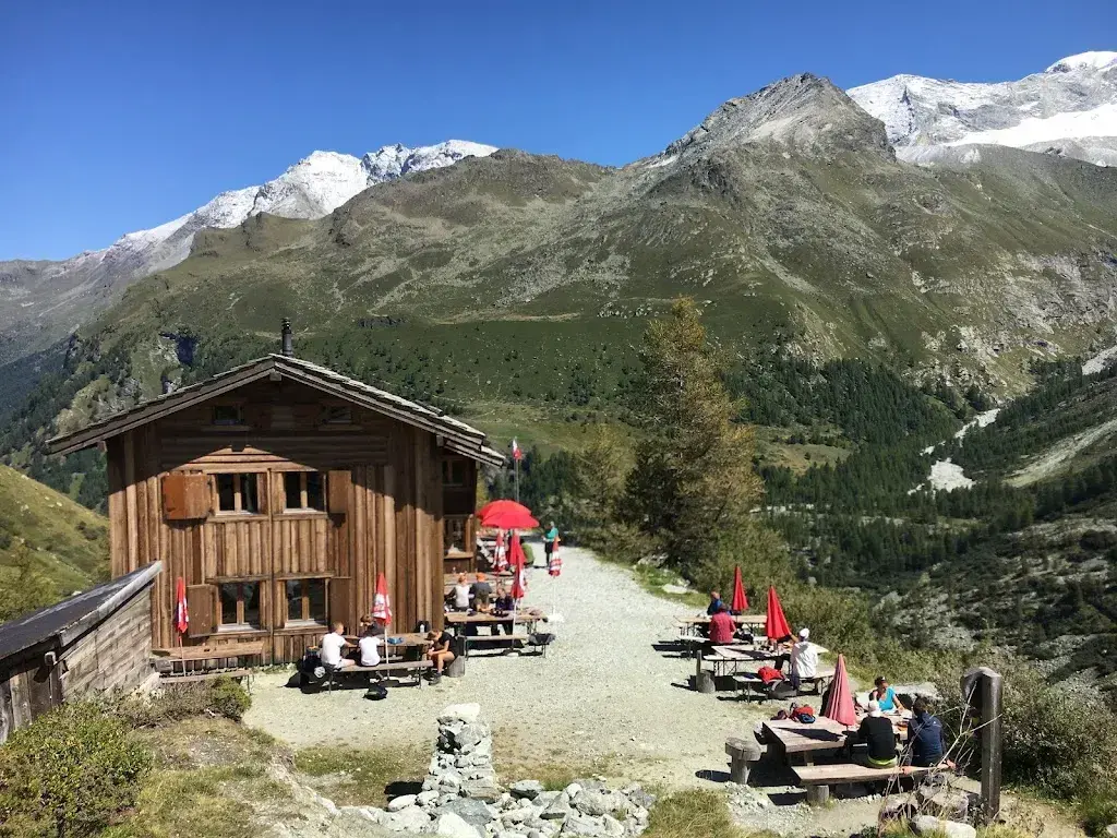 sarah varley_Cabane Petit Mountet_Zinal_review