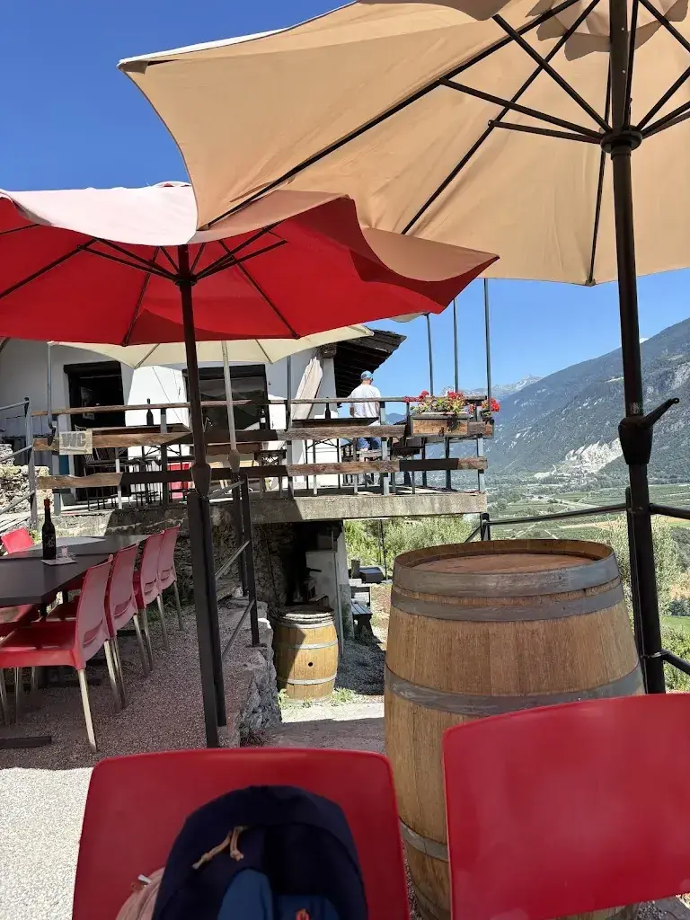 Loreley Grey_La Guérite Brûlefer_Sion_review