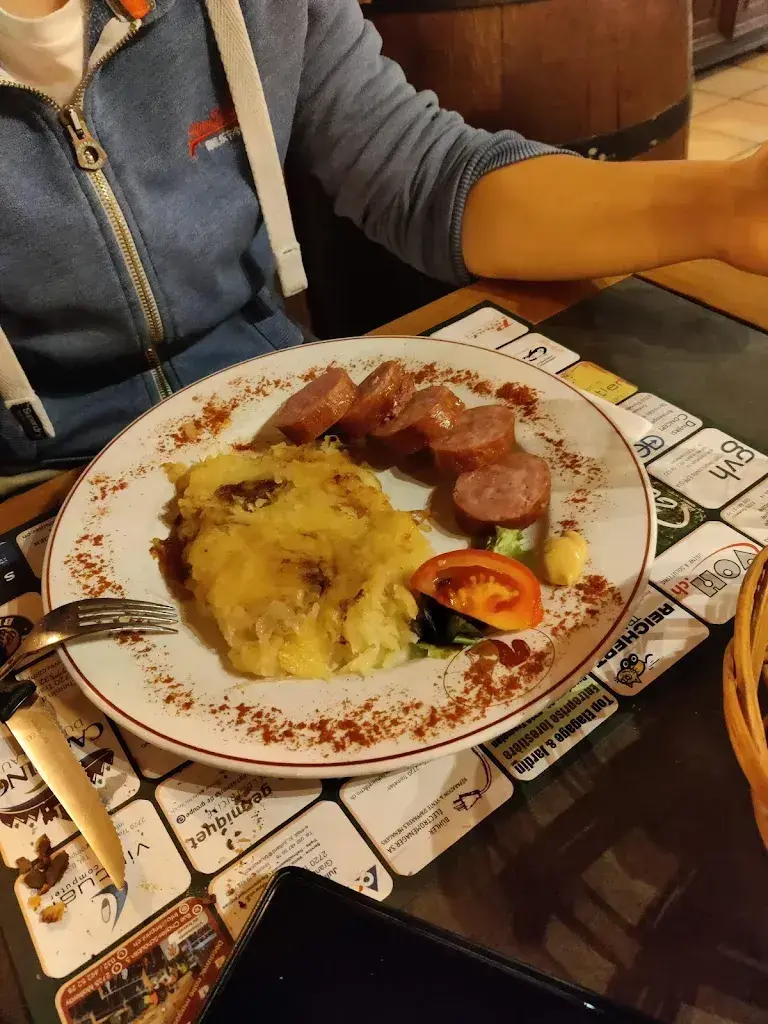 Piero Mazzonzelli_Restaurant, bar et Crêperie du Lion d'Or Schorderet_Le Locle_review