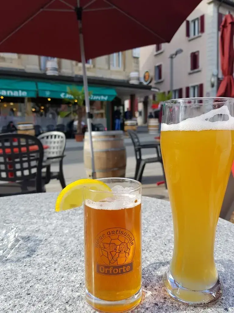 Faten Saighi_Café du Marché_Le Locle_reseña