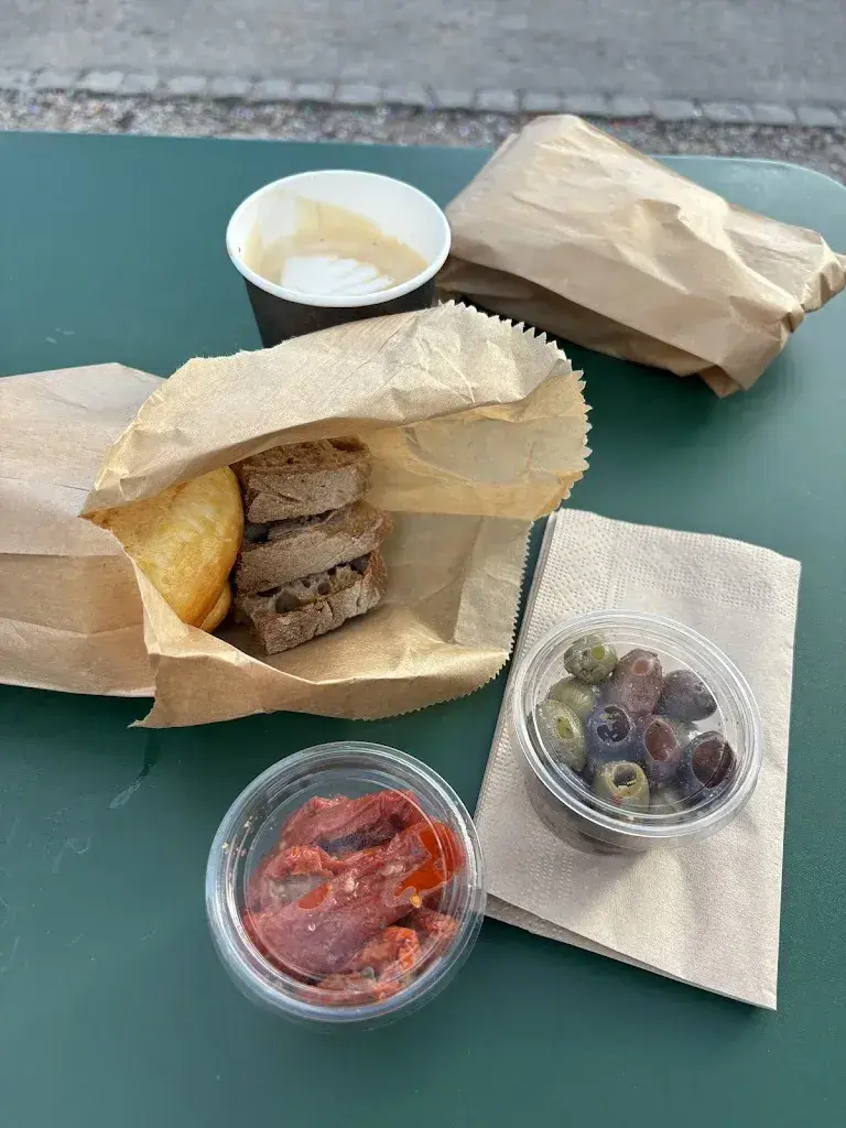 Sharon Zhan_Einstein – au jardin –_Bern_review