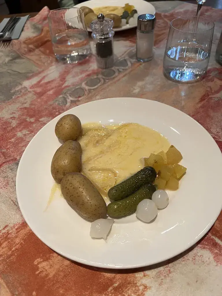 Restaurant & Hostel "Hole in One" restaurant in Randa