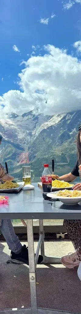 Lupascu Virginia_Bergrestaurant Kreuzboden_Saas-Grund_review