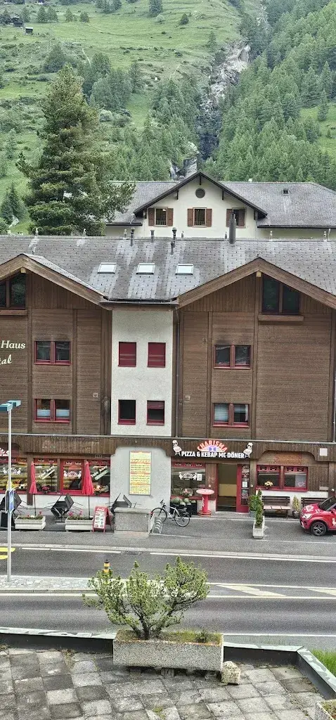 Micy Armoush_Charisma Pizza & Kebap Täsch_Täsch_review