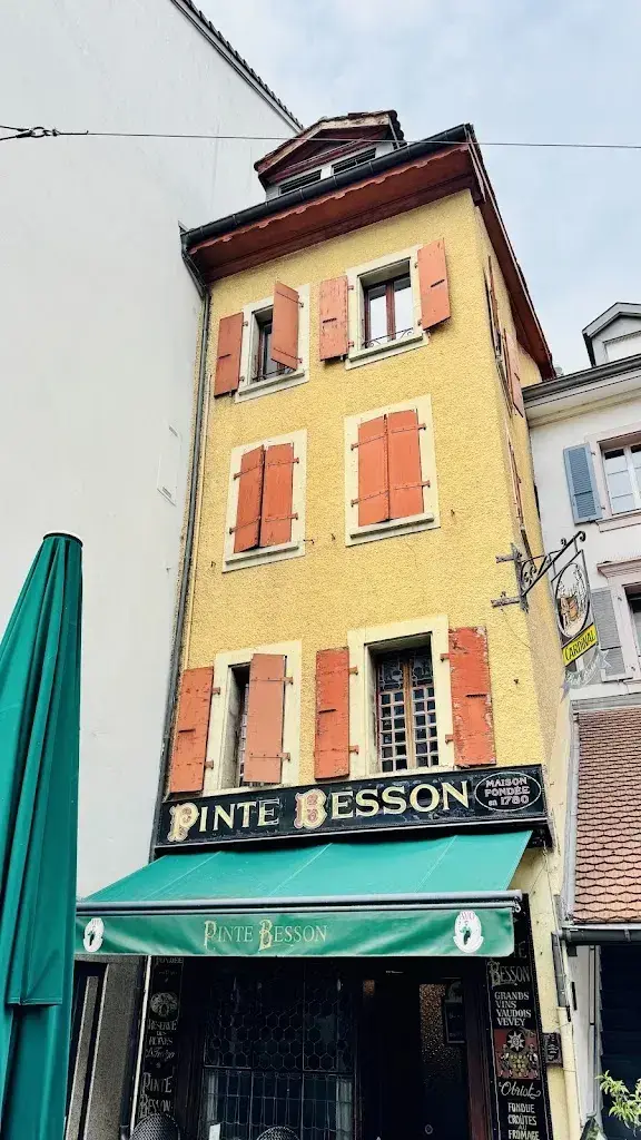 Nicole B. Shields_Pinte Besson_Lausanne_Bewertung