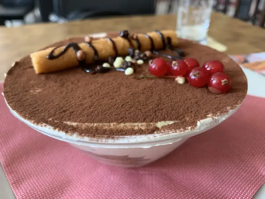 JL XLHDLX91_Restaurant - Pizzeria Hôtel de commune_Cortaillod_reseña