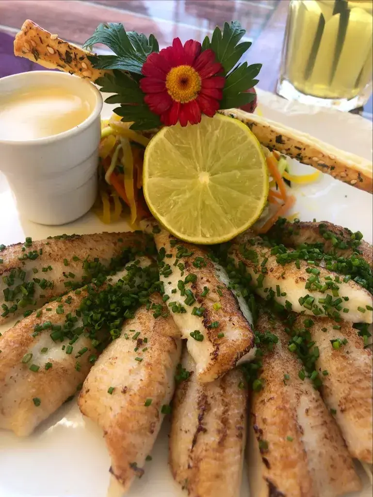 gina tor_La Trinquette_Bevaix_review