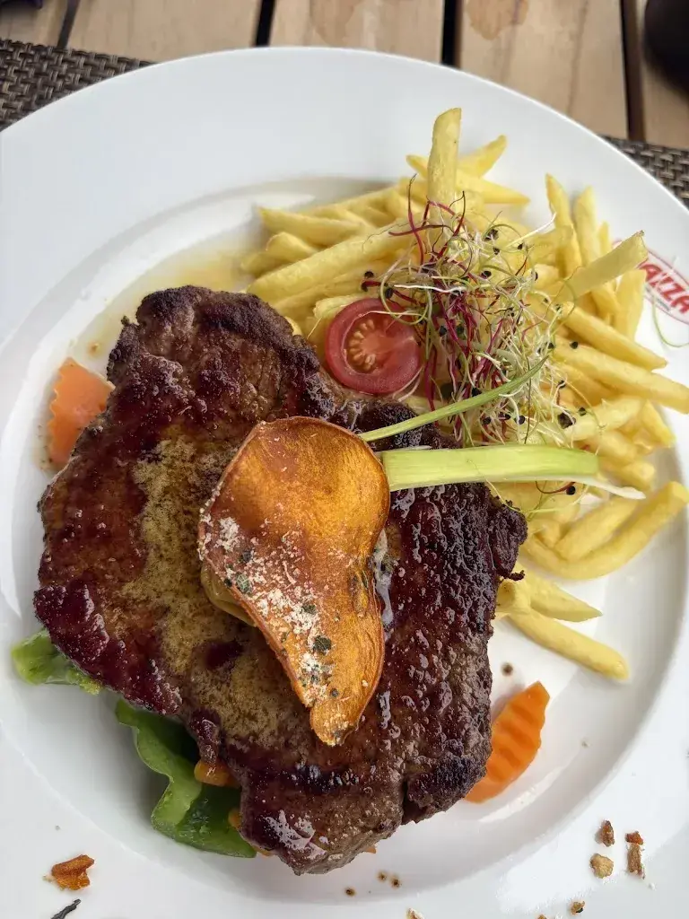 Glady Mangilit_Ristorante Pizzeria Piazza_Grächen_review