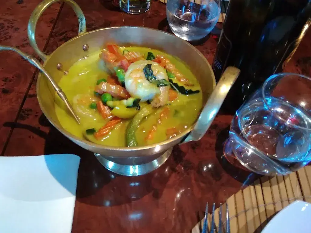 Sze Wooi Ng_Siam Orchidée Sàrl_Le_review