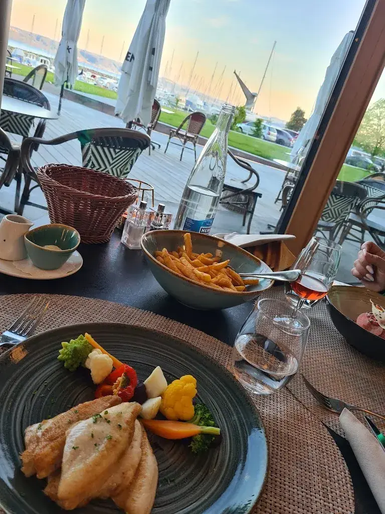 Restaurant du Port restaurant à Saint-Aubin-Sauges