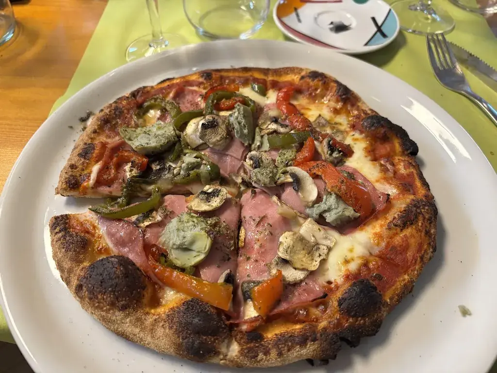Victor Pina Schmidt_Pizzeria le Galicien_Saint-Aubin-Sauges_review