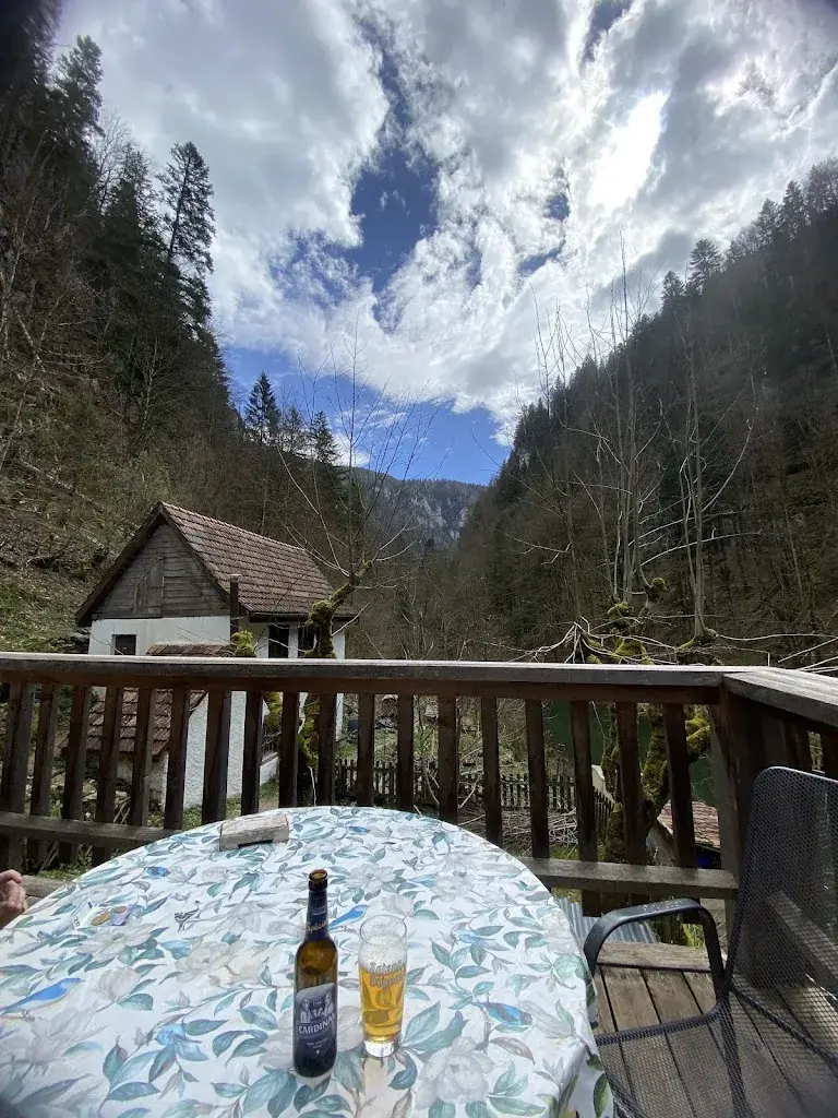 Théo Bastien_Relais du Châtelot, Société coopérative_Les Planchettes_review