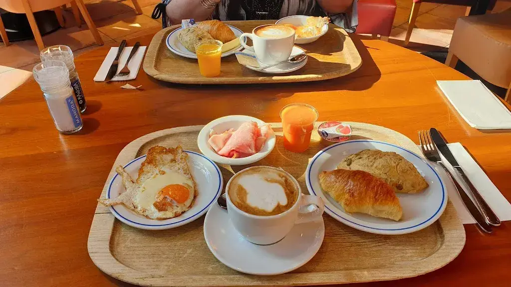 Cindy Sun76_Manora Restaurant La Chaux-de-Fonds_La Chaux-de-Fonds_review