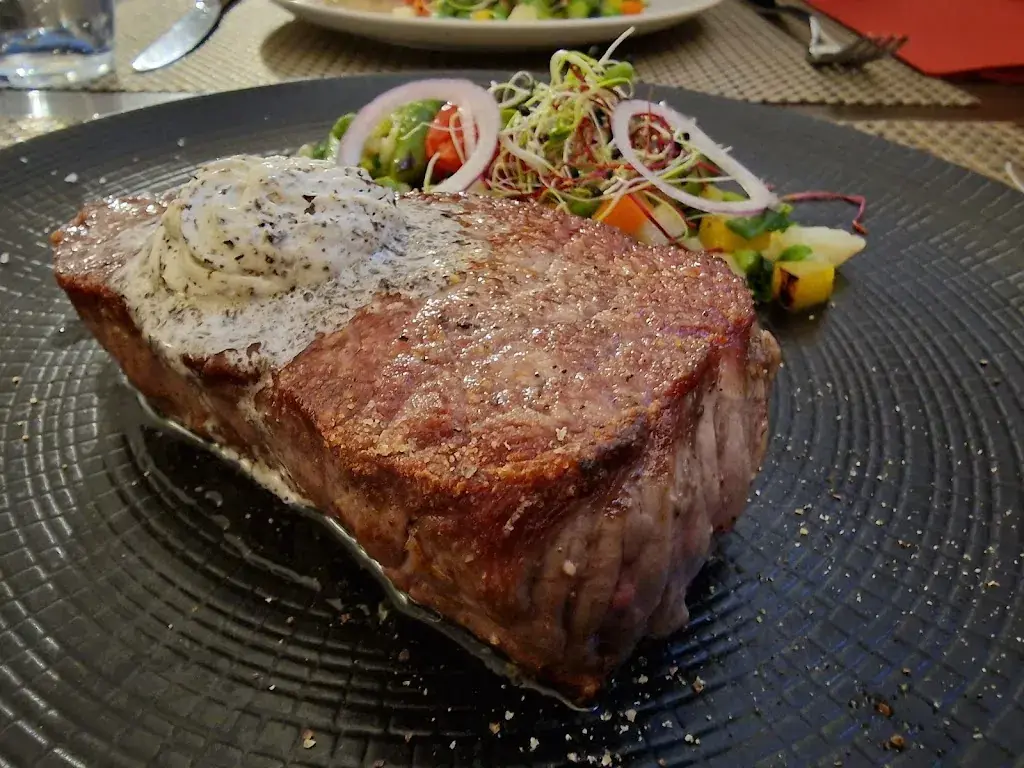 Florian Schramm_Café Restaurant de la Place_Les Brenets_review