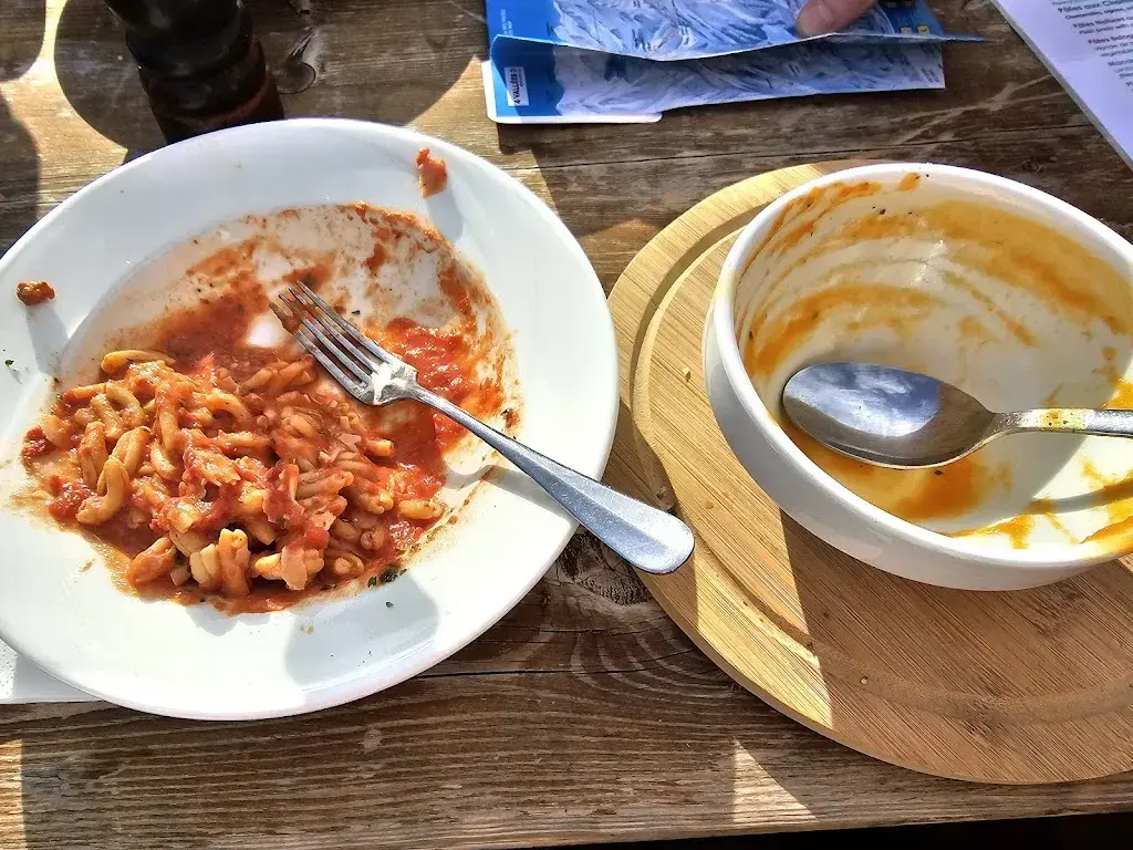 Savannah Erickson_Ski bistrot La Tétine_Nendaz_review