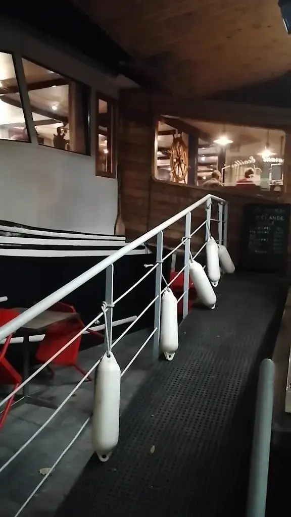 Kobe Vaes_La Péniche_Belgium_review