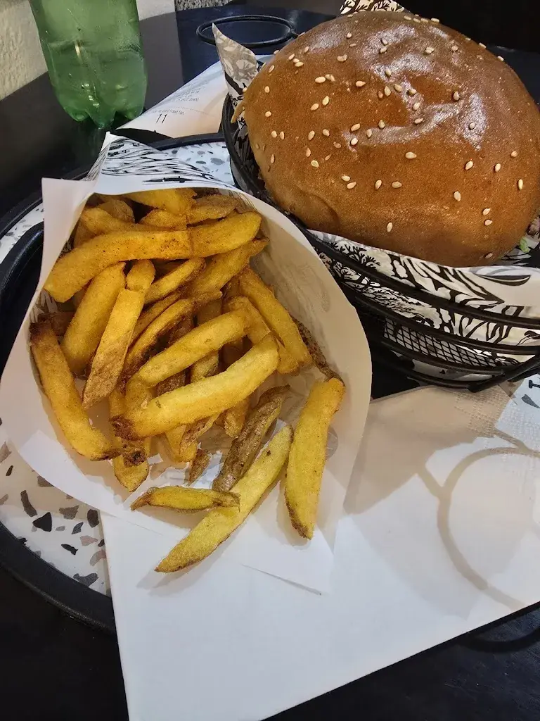 Michael Hoang_Le Repaire Kebabs & Burgers Maison_Cernier_recensione