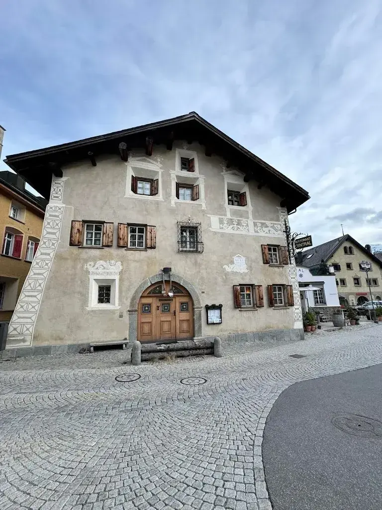 Marco Szeto_Central_Samedan_avis