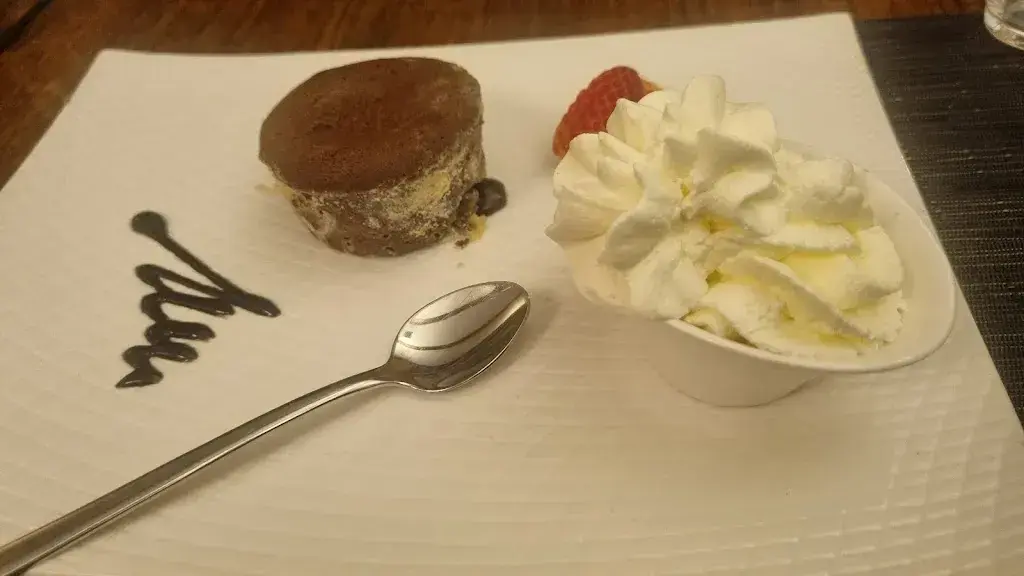 Aslan Hezareh_Hostel Du Chasseur_Fenin-Vilars-Saules_Bewertung