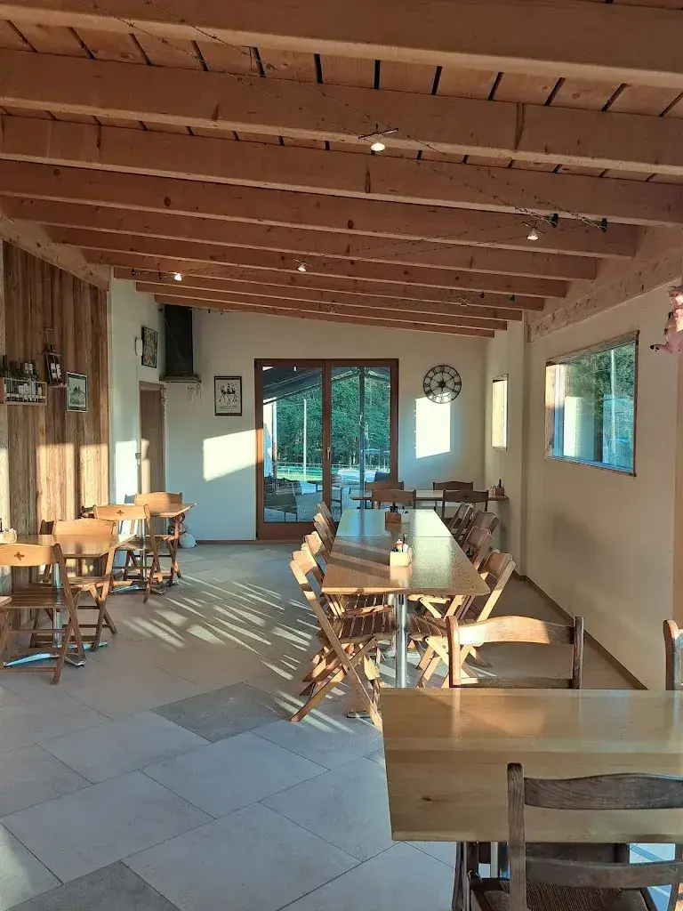 Mary (Mamie)_Au pied de cochon_La Côte-aux-Fées_recensione