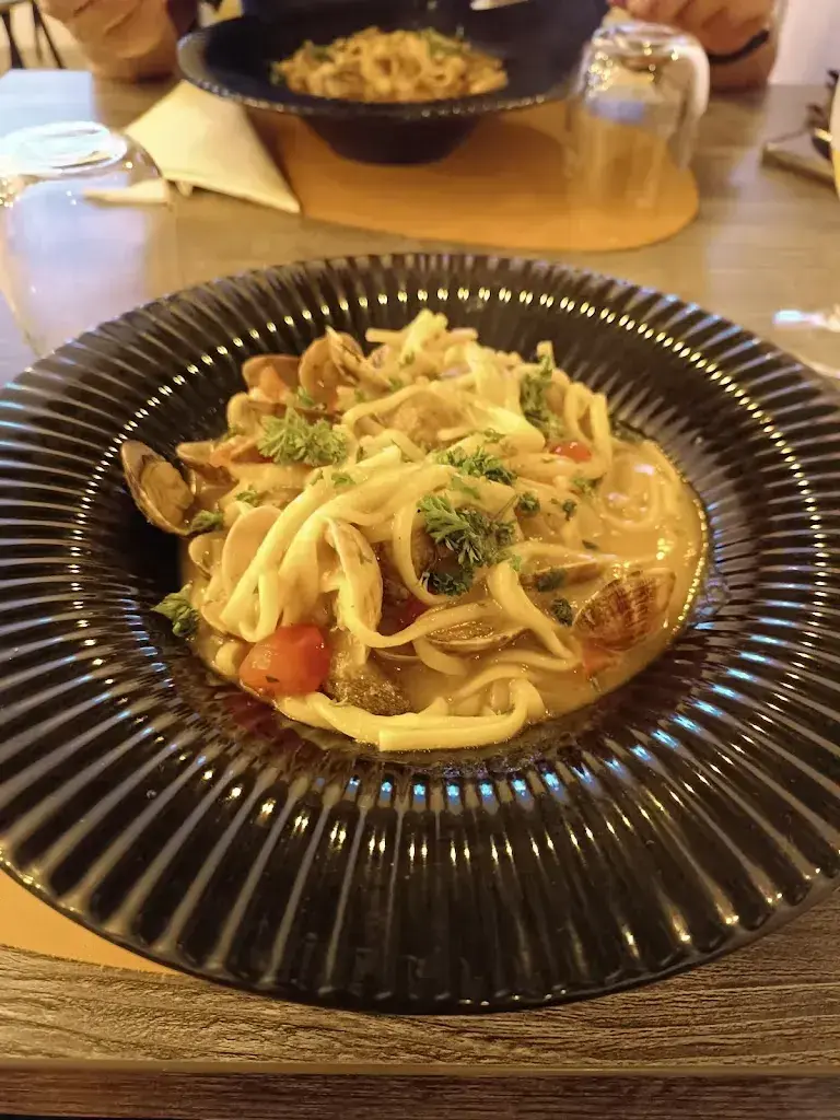 Adeb Harowon_Restaurant Pizzeria Alice_Fleurier_review