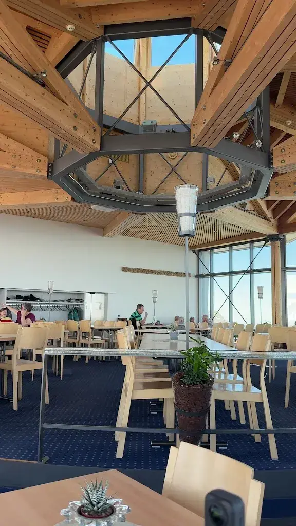 Zackery Goh_Drehrestaurant Stanserhorn - CabriO Stanserhorn_Stans_avis