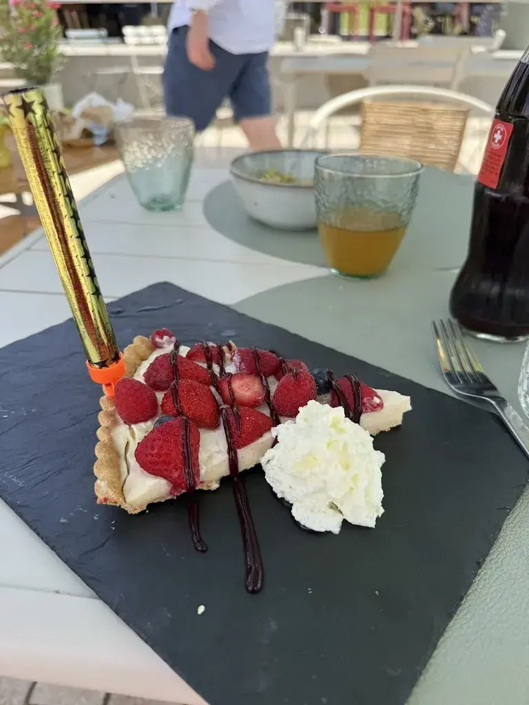 Jade Rainbird Stebbing_Côté Vignes_Anières_review