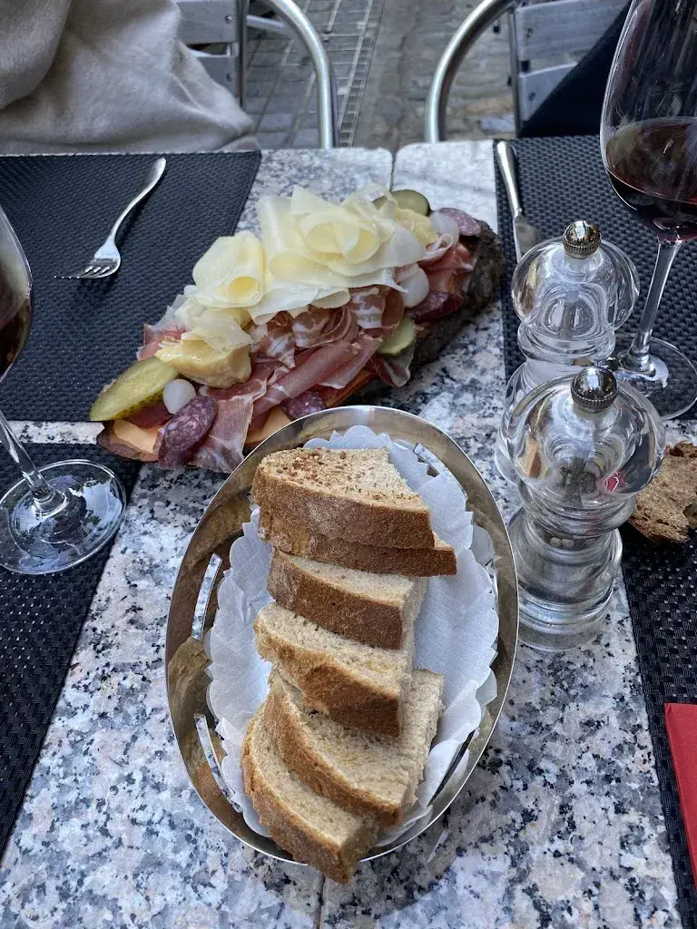 Alexi Bouglas_Restaurant Traube_Twann_review