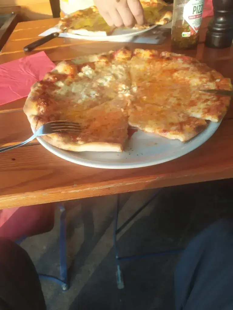 Dariusz Mackowski_Restaurant Pizzeria Rosalina_Thunstetten_review