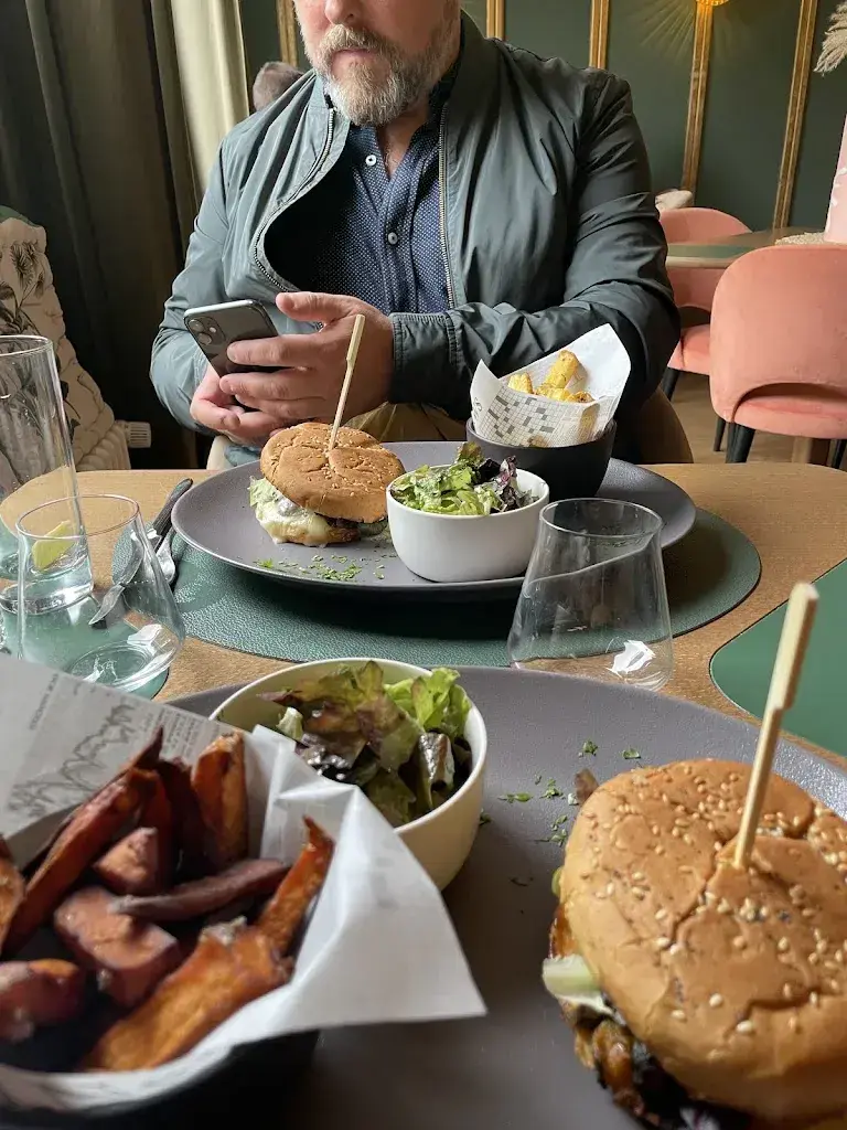 Rafael Campos_Café de l'Ecu_Soral_review