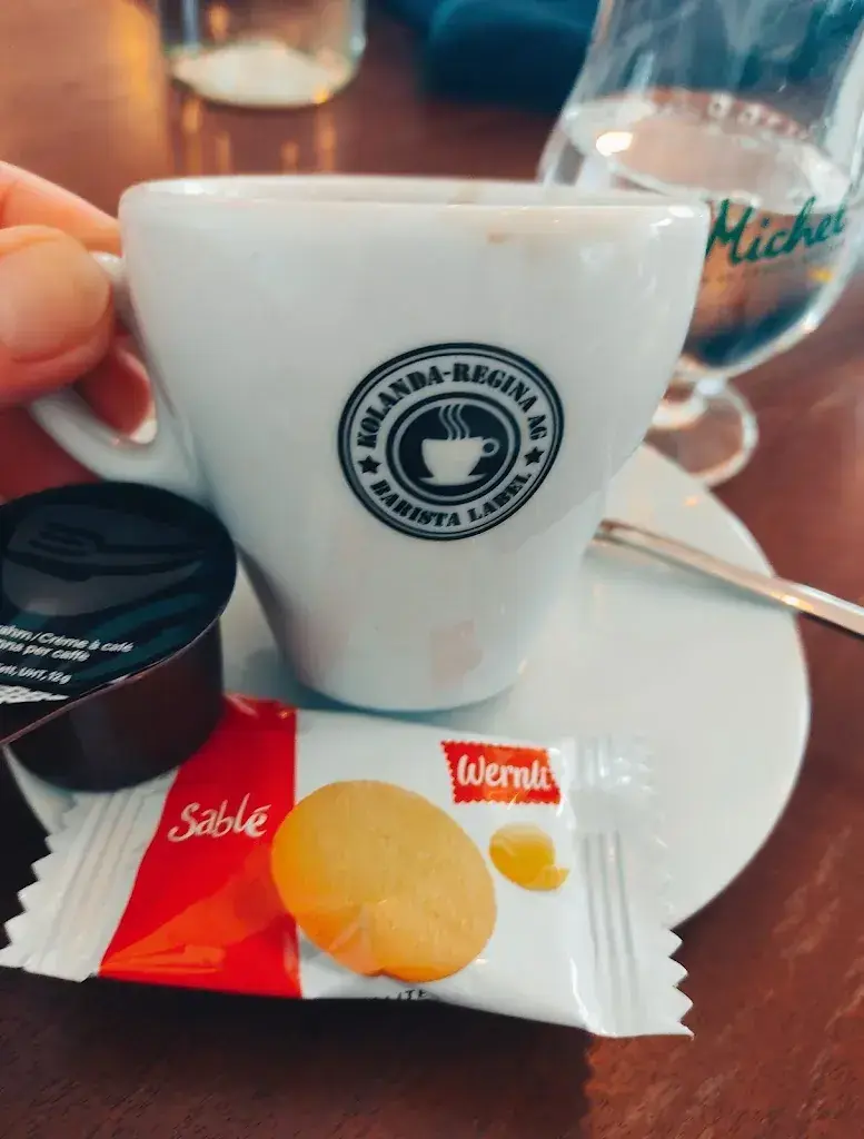 Carline MINEL_O Club House Restaurant du Bernex Tennis Club_Bernex_reseña