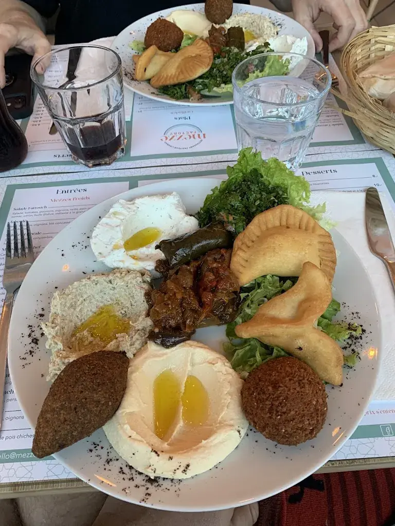 Wayne Stennett_Mezze Factory_Plan-les-Ouates_review