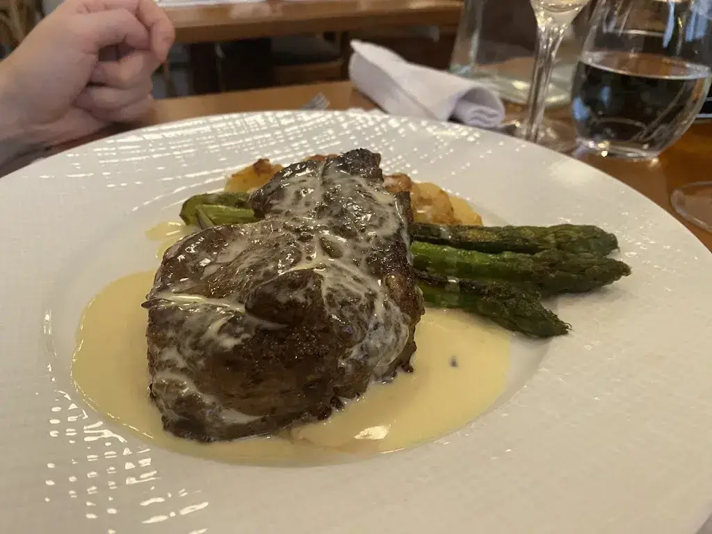 Lucia_Au Chat Noir_Lausanne_avis