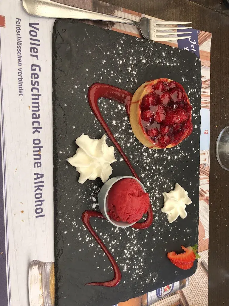 Sergus White_Café des Amis_Choulex_review