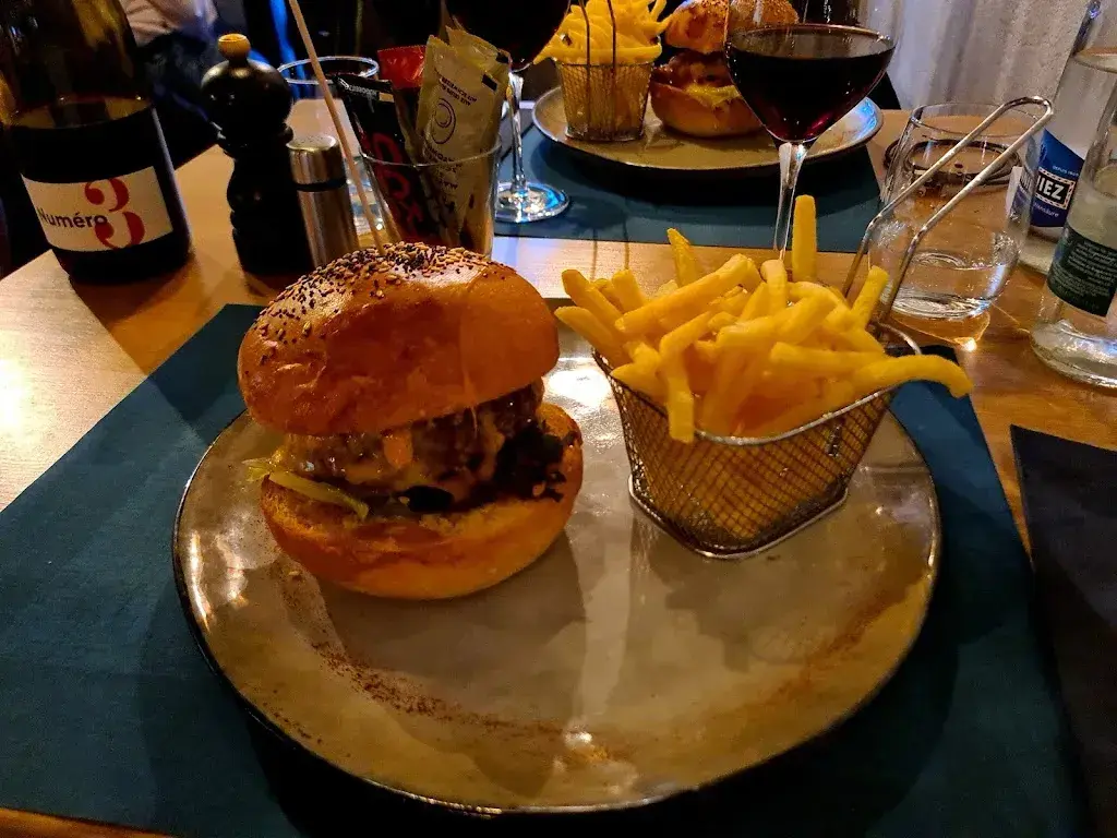 Matthias Pocock_Café de Collex_Collex-Bossy_review