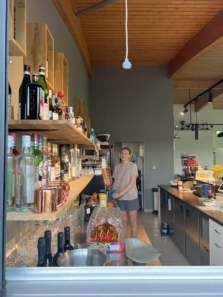 Theo M_Buvette Stade Marc Burdet_Collex-Bossy_recensione