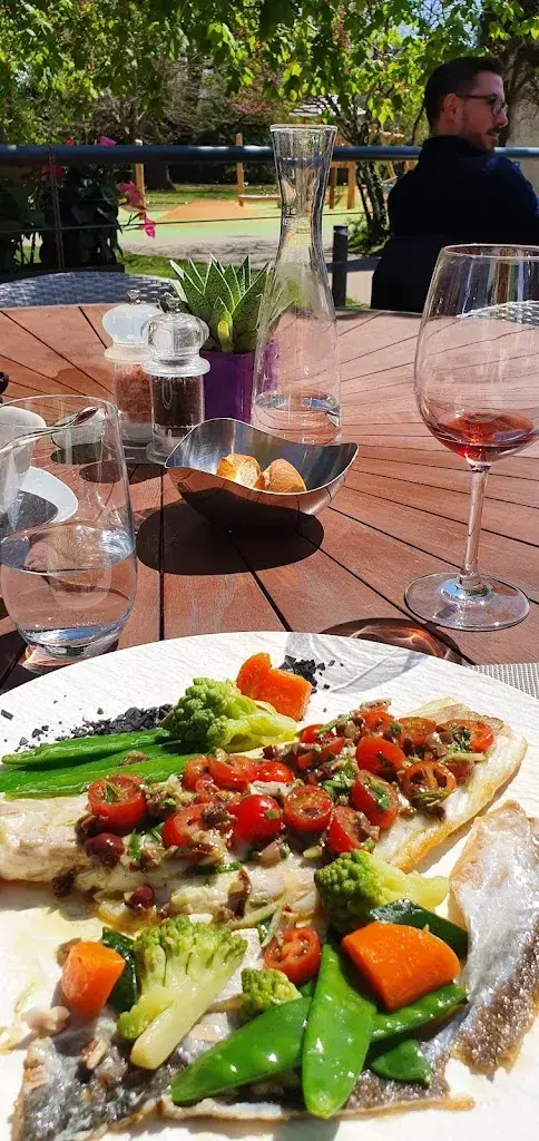 Ursula El-Sanie_Le Passing_Cologny_review