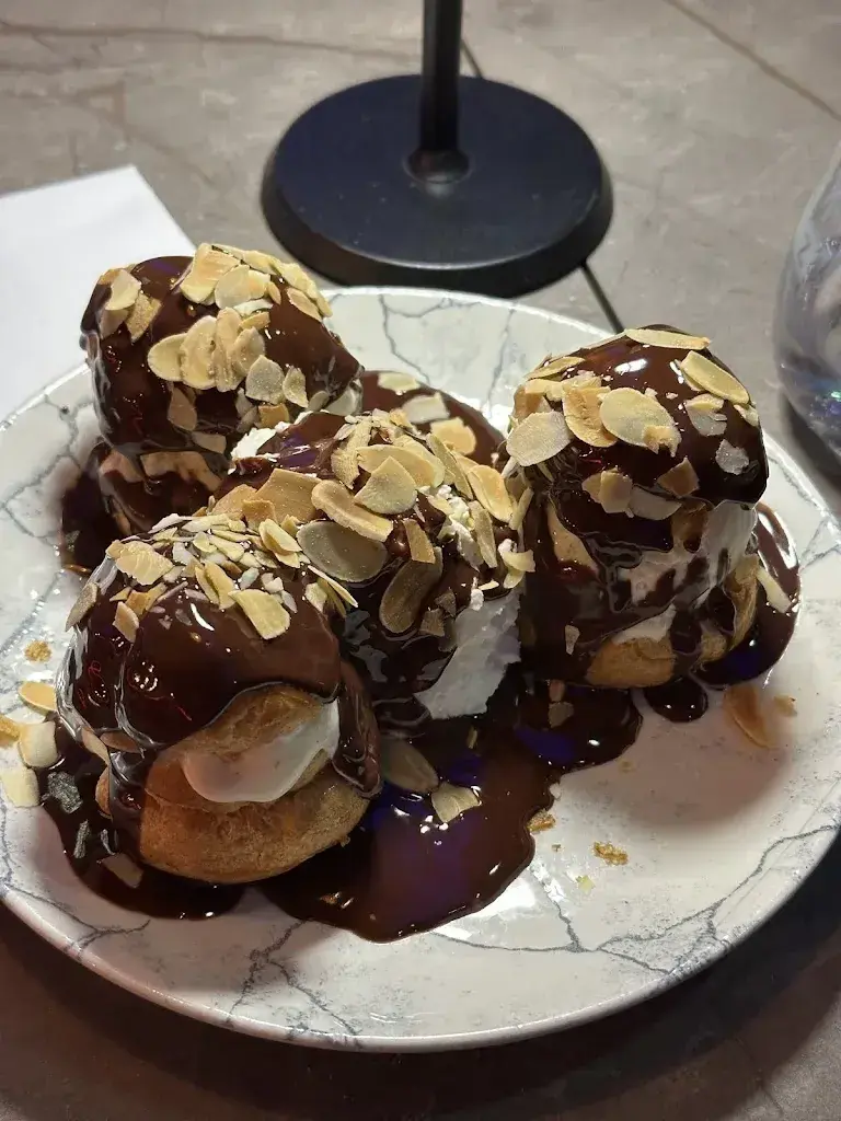 G AZ_Yacht Club de Genève_Cologny_review