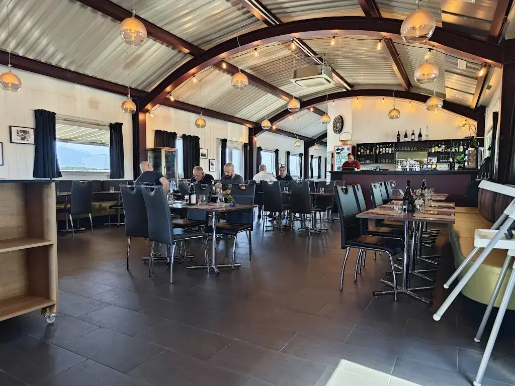 Christian Graf_GINO Lounge_Satigny_review