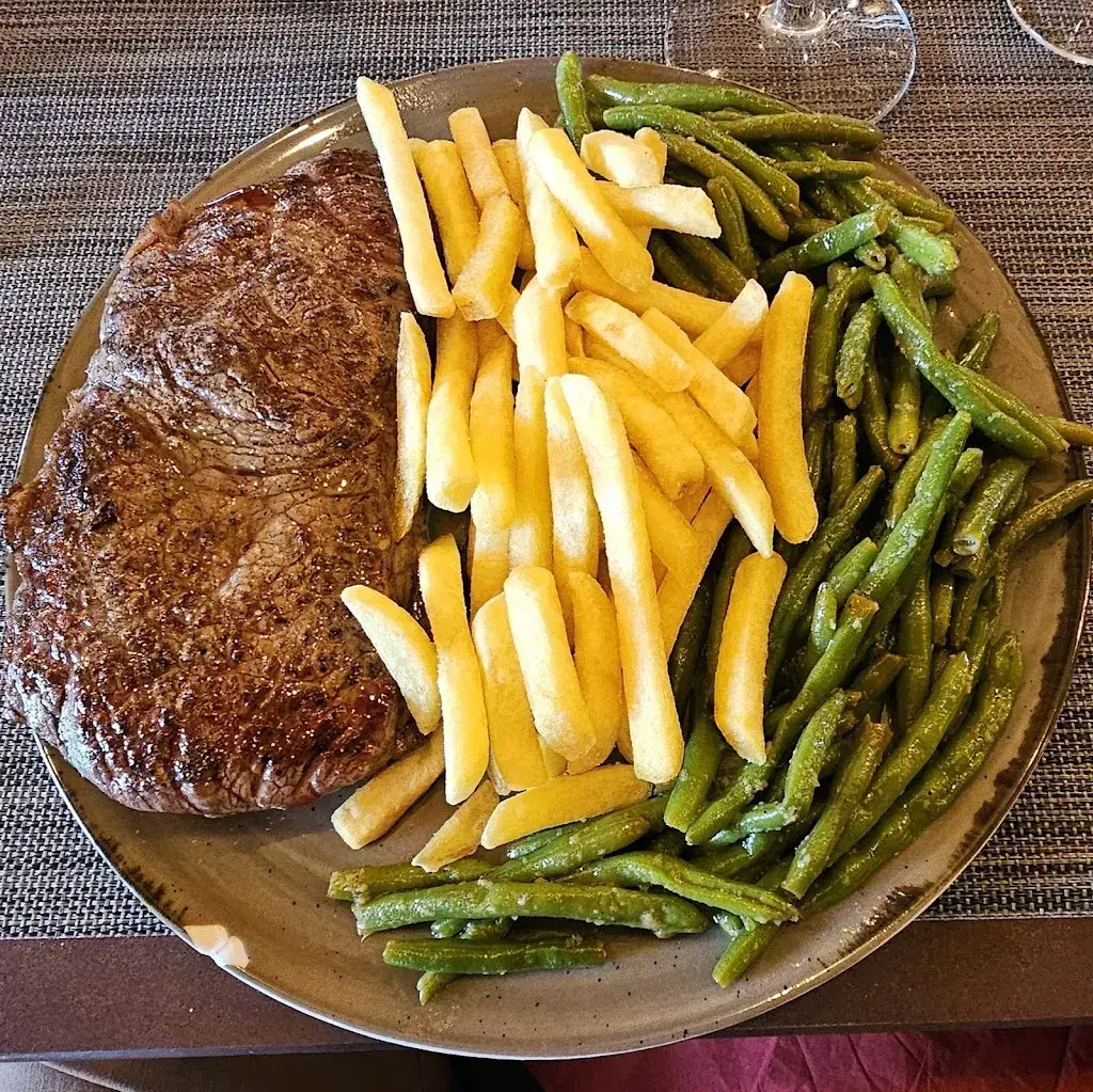 M Stéphane_GINO Lounge_Satigny_review