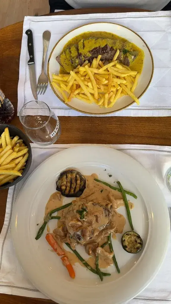 GHADA ALMAHBOOB_Café La Bricole_Chêne-Bourg_recensione