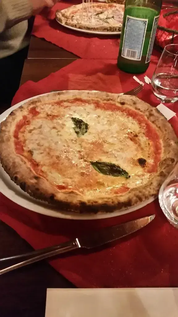 Gianmaria Lari_La Fattoria_Chêne-Bourg_review