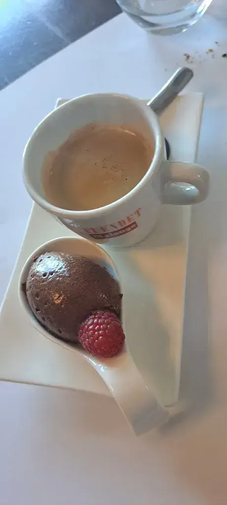 Johana_Café 9_Pregny-Chambésy_reseña