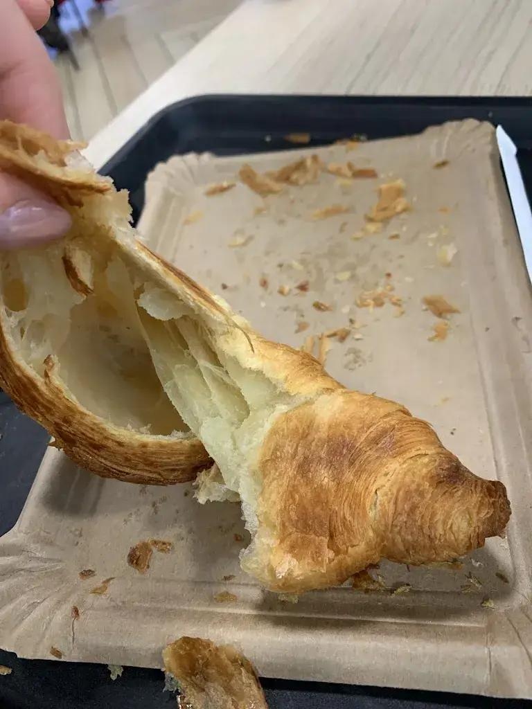 Verity Taylor-Littler_Il Forno Foodcourt Genève Aéroport_Meyrin_review