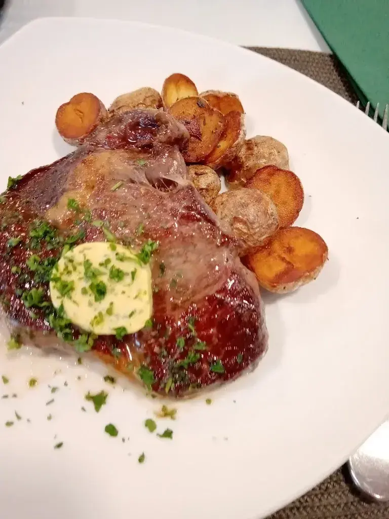 A. Katherinne C. Z_Le Tilleul_Meinier_review