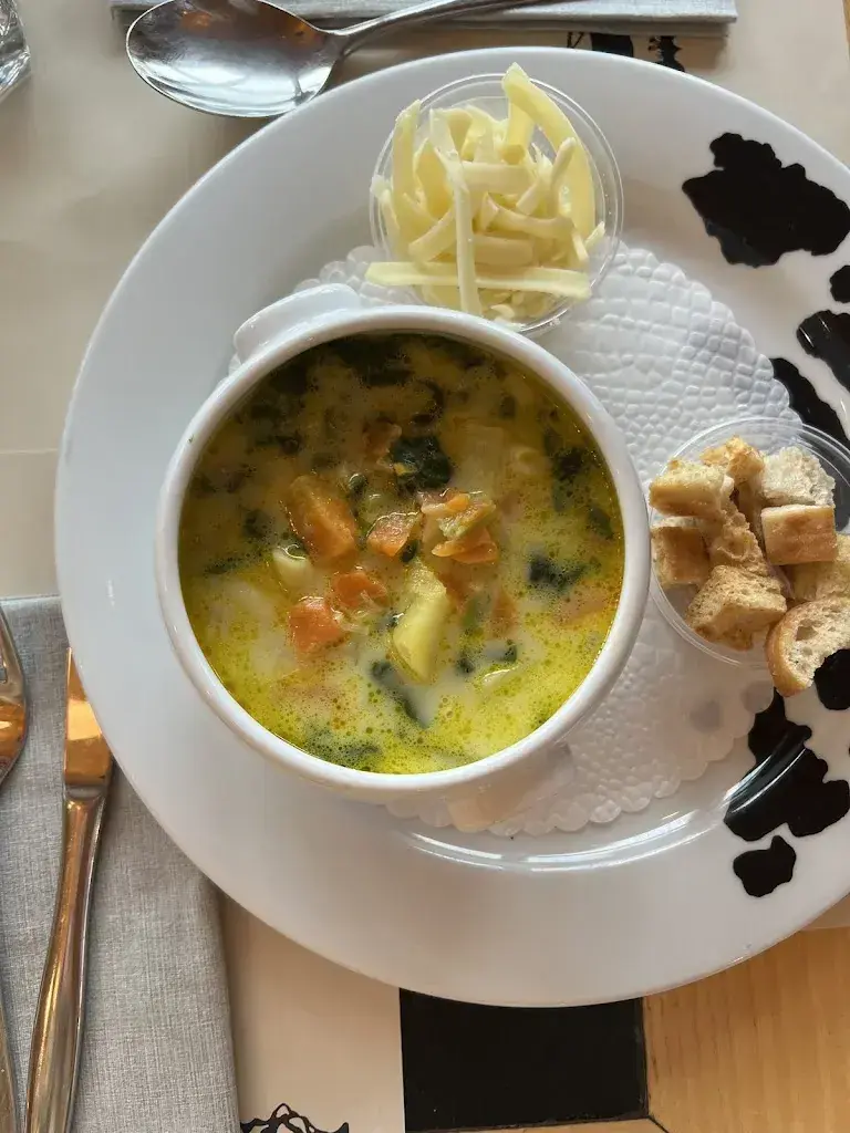 Evgeniia Lisianskaia_Restaurant panoramique Motel de la Gruyère_Avry-devant-Pont_review