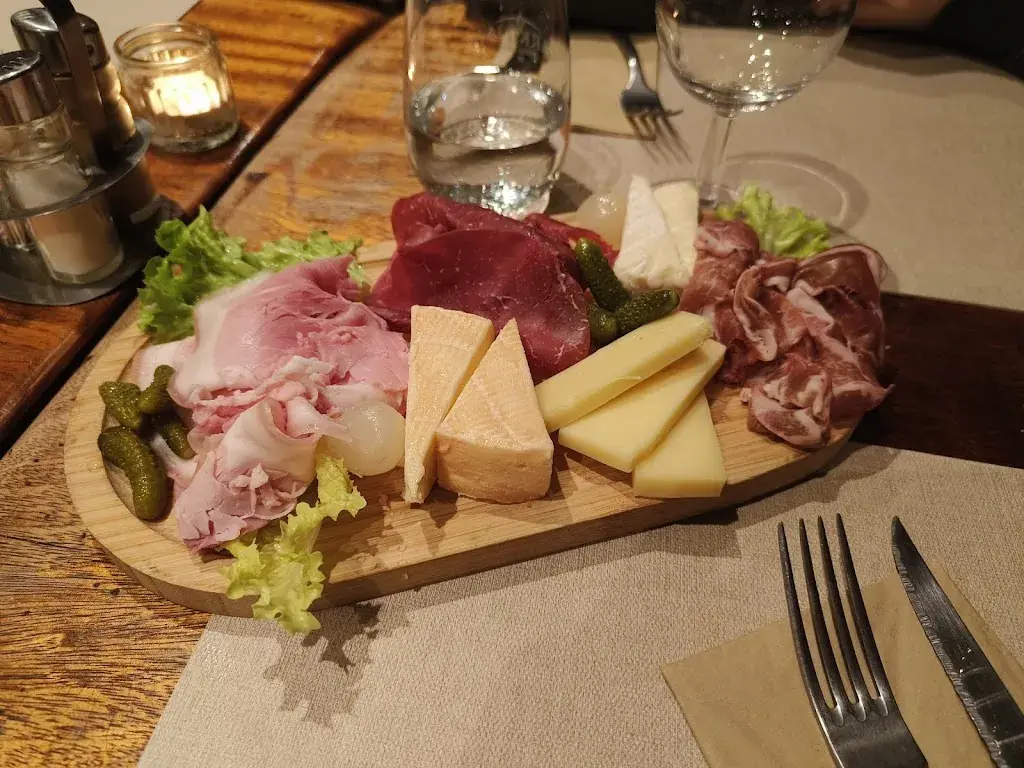 Joachim Tapia-Almosnino_Café de la Poste_Puplinge_review