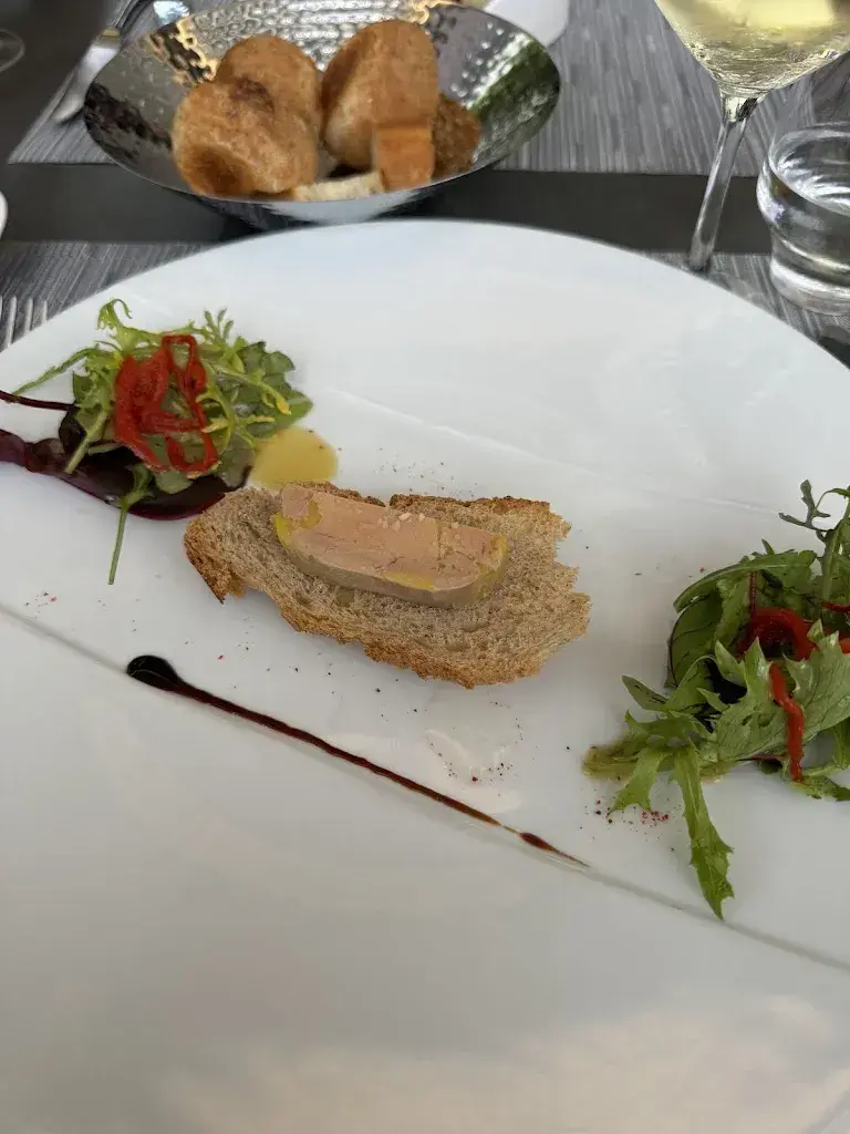 Radu Nedelcu_Café de la Réunion_Veyrier_review