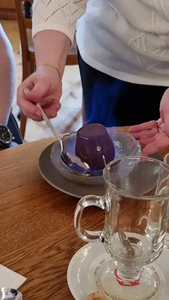 Juliette 2006_Café Restaurant Au Suisse_Romont_review