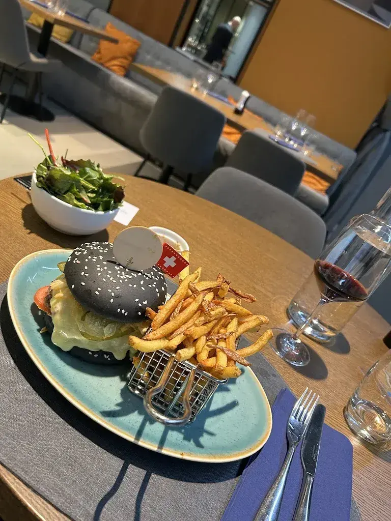 Hazal USTUNDAG_L'Atrium Brasserie_Meyrin_Bewertung